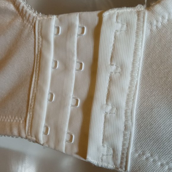NWT Vanity Fair 34DD Soft White Bra - Picture 4 of 7